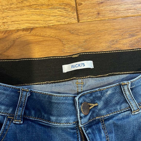 Jeans - Picture 2 of 3